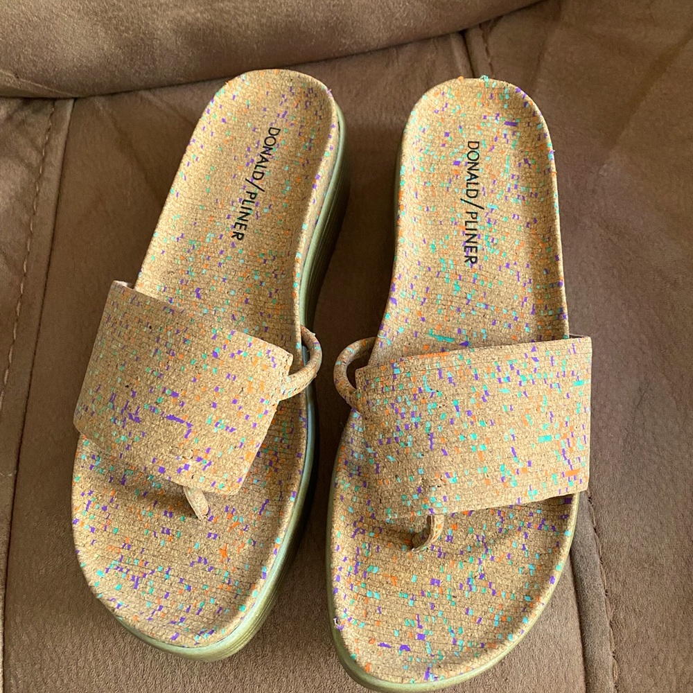 Donald Pliner Fifi sandals tan with multicolored specks  ***never worn***